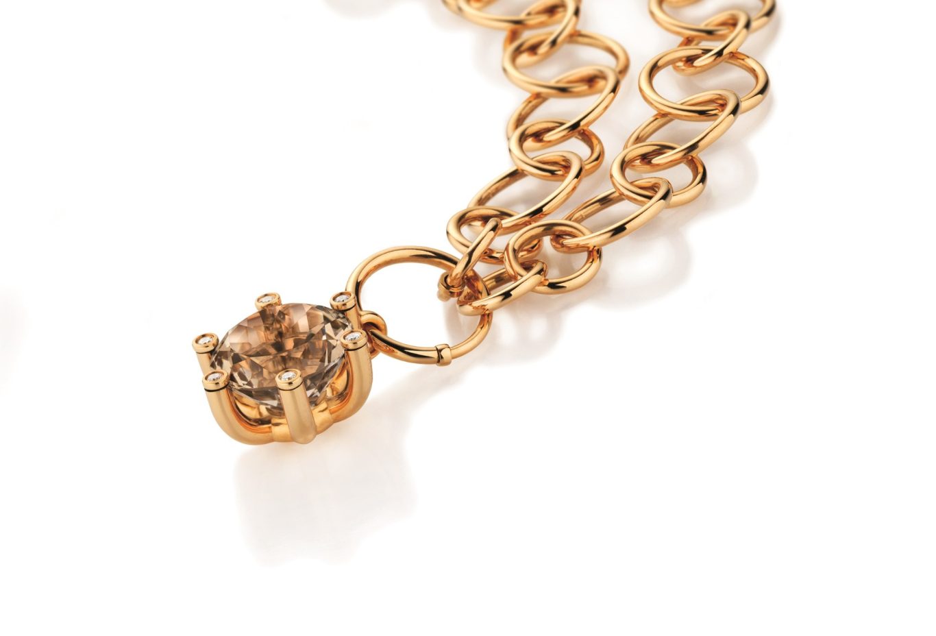 Anhänger | Rauchquarz | 750-RsG | Brillanten Anhänger mit Rauchquarz in 750 Roségold mit Brillanten von Pia Drexel an goldener Loopskette von Jörg Kaiser.