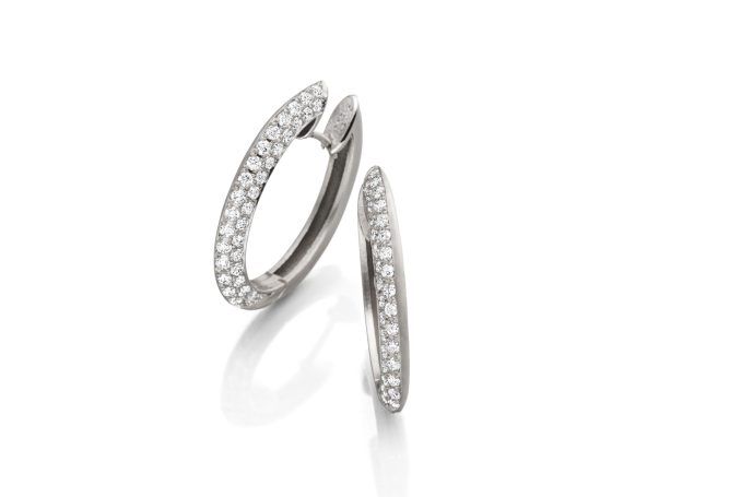 Creolen in 950 Platin mit Diamant Pavé seitlich halb ausgefasst